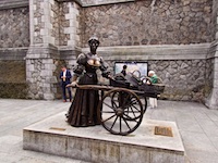 Bronze statue of the tart with the cart, Molly Malone, in Dublin Susan's Story, Bronze statue of the tart with the cart, Molly Malone, in Dublin